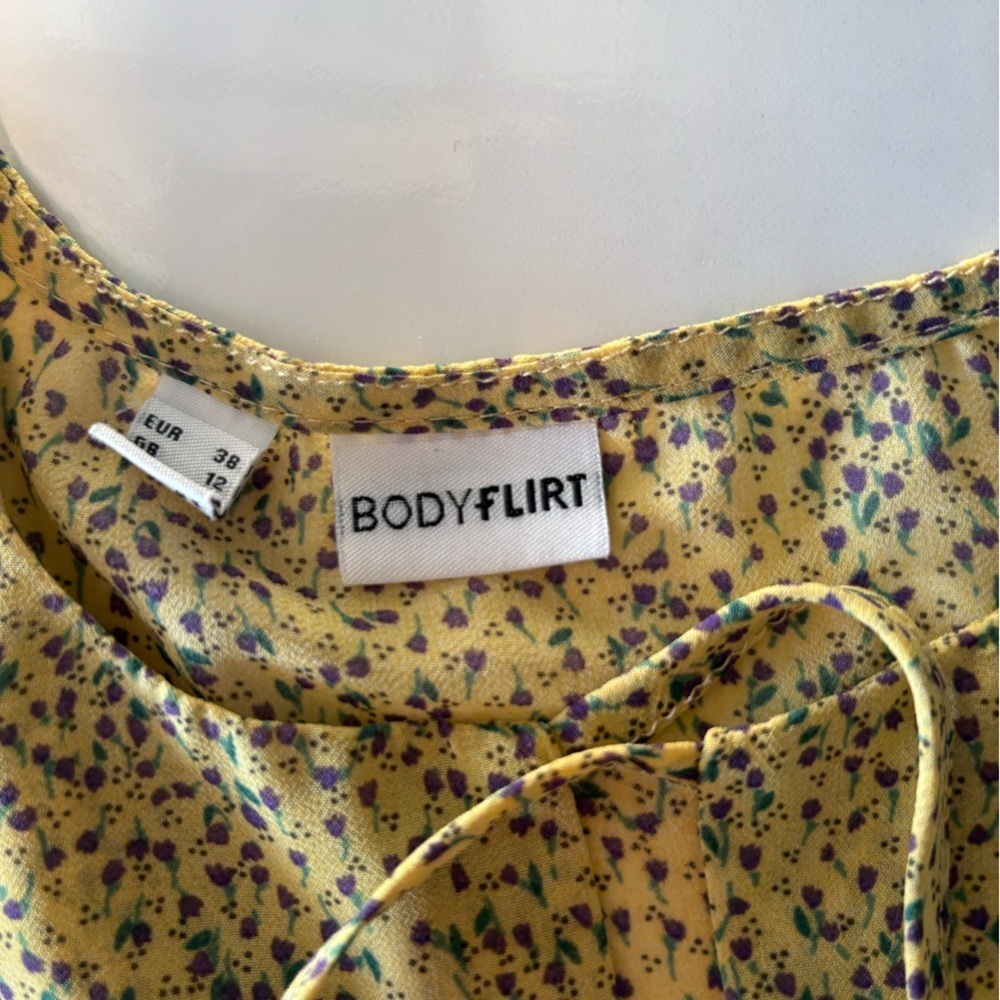 Bodyflirt Yellow Floral Ruffle Cap Sleeve V-Neck Blouse Size 6 - Picture 6 of 10